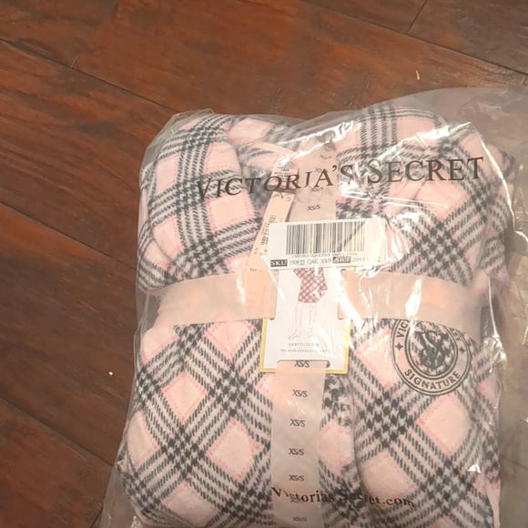 New Victoria secret Short Cozy Robe - Picture 4 of 4